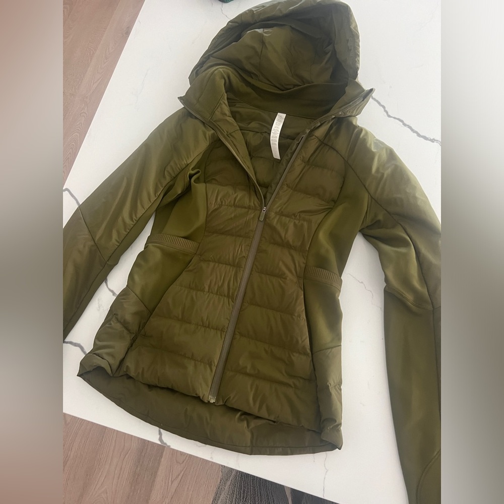 Lululemon women’s hoodie jacket size 6